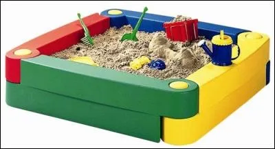 Dans quel récipient a-t-on mis le sable ? Ajoute une lettre au mot "ba" et tu le sauras.