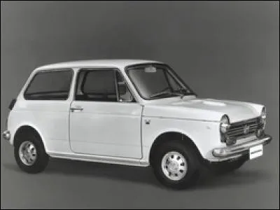 Quelle est cette vieille voiture ?