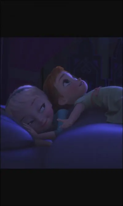 Pourquoi Elsa s'enferme-t-elle dans sa chambre pendant plusieurs années et s'éloigne-t-elle d'Anna ?