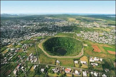 À l'île Maurice, que désigne le "Trou aux Cerfs" ?