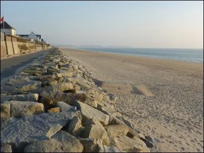 Dans quel département se trouve Bréhal ?