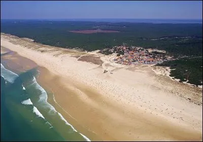 Dans quel département se trouve Carcans ?