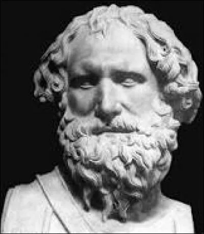 Géographe, astronome, et mathématicien de la Grèce antique. Je suis...