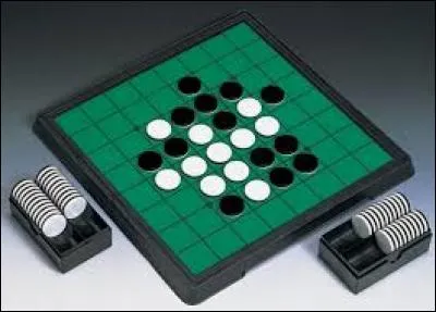 Qui a inventé le jeu "Othello" ? En quelle année ?