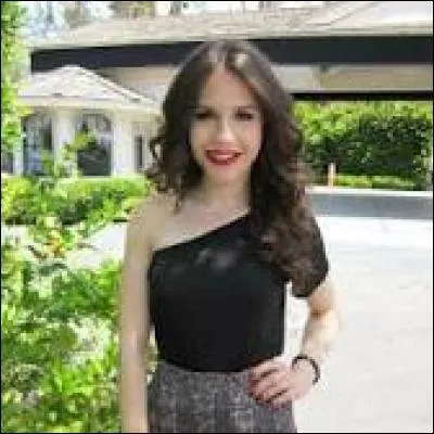 Avec qui Camille est-elle en couple ?