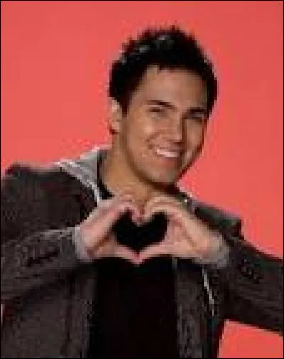 Avec qui Carlos sort-il dans le dernier épisode ?