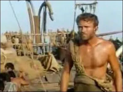 Pourquoi, après s'être approchés des rives d'Ithaque, s'en éloignent-ils à nouveau ?