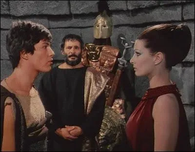 Qui Télémaque, le fils d'Ulysse, rencontre-t-il pendant le voyage qu'il entreprend pour avoir des nouvelles de son père ?