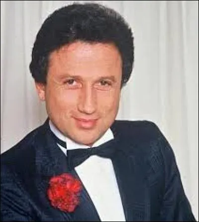 C'est un animateur qui a déjà plus de 50 ans de carrière à la télévision, il s'agit de...