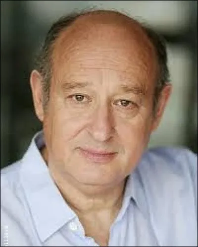 C'est un chanteur qui a fait plusieurs tubes dont l'un des plus célèbres est "La Boîte de jazz", il s'agit de...