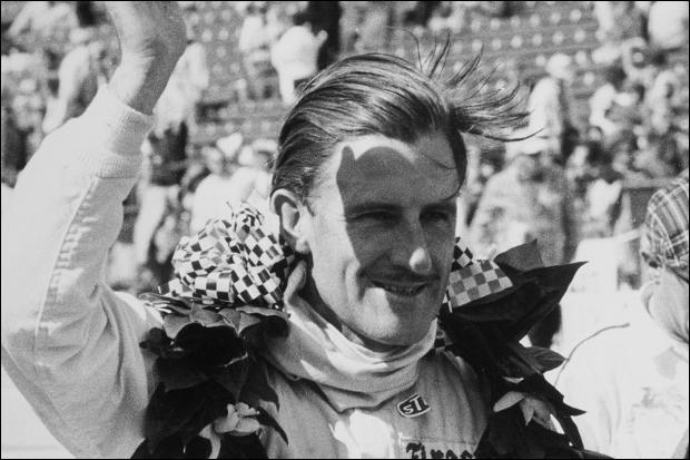 Quel est le seul pilote a avoir remporté les 24 heures du Mans, les 500 miles d'Indianapolis et le championnat du monde de Formule 1 ?