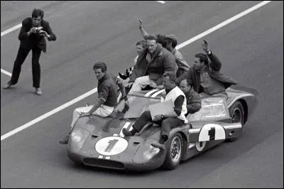 Quelle est la caractéristique de presque tous les équipages victorieux depuis 1977 ?