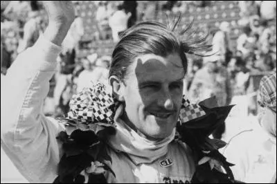 Quel est le seul pilote a avoir remporté les 24 heures du Mans, les 500 miles d'Indianapolis et le championnat du monde de Formule 1 ?