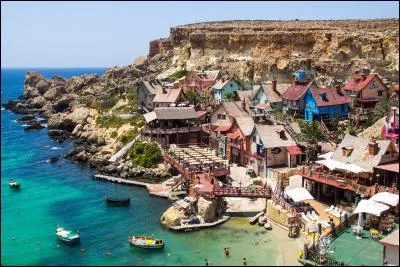 Aujourd'hui, il existe un parc à thèmes : le village de Popeye. Ce parc est issu des décors du film de 1980. Où se situe ce parc ?