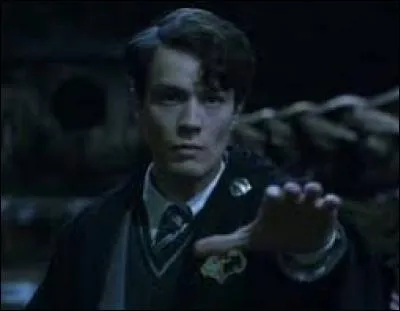Dans le deuxième film, Lord Voldemort apparaît jeune. Comment s'appelle-t-il ?