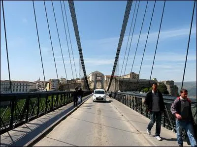 Quelle est la largeur du pont Sidi M'Cid ?