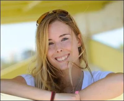 Dans quel sport la jeune Alizé Cornet s'illustre-t-elle ?