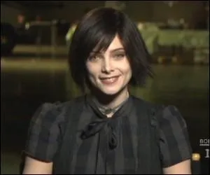 Comment s'appelle l'actrice qui joue Alice ?