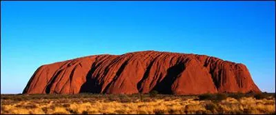 Quelles montagnes se situent au centre, en plein désert ? (2 réponses sont attendues)