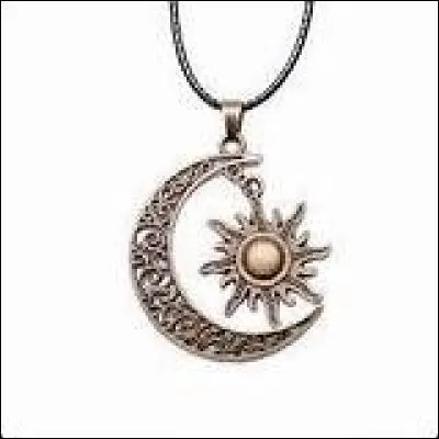 Qui a donné le pendentif à Tino et Carlos ?