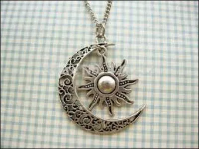Que représente le pendentif pour Luna ?