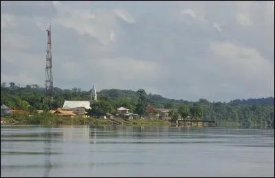 Lequel de ces fleuves a son cours en totalité en Guyane ?