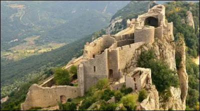 Leur hérésie fût durement réprimée mais ont peut dire que les Cathares avaient de grosses bouilles !