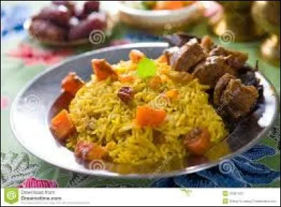 Ensuite, le plat de résistence sera posé sur la table ; pourquois pas un mouton bouillant dans un vieux riz Condé ?