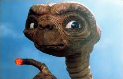 Steven Spielberg est le réalisateur du film "E.T. l'extra-terrestre".