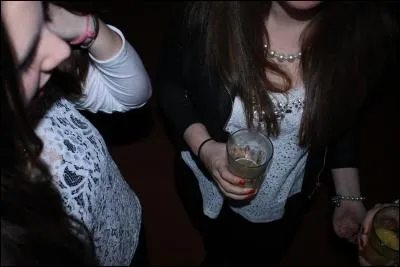 Les adolescents qui commencent &agrave; boire avant l'&acirc;ge de 16 ans, sont plus susceptibles de d&eacute;velopper une d&eacute;pendance &agrave; l'alcool.