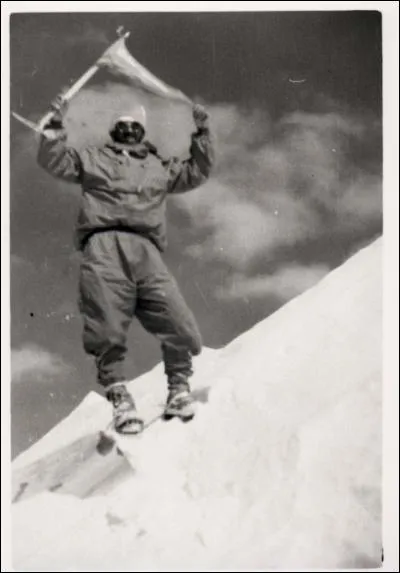Le 3 juin 1950, deux alpinistes français, Maurice Herzog et Louis Lachenal sont les premiers à gravir ce sommet de plus de 8000 mètres. Quel est ce sommet ?