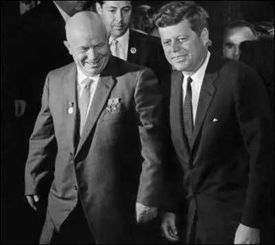 Kennedy et Khrouchtchev se rencontrent ce 4 juin 1961. Dans quelle ville sont-ils ?