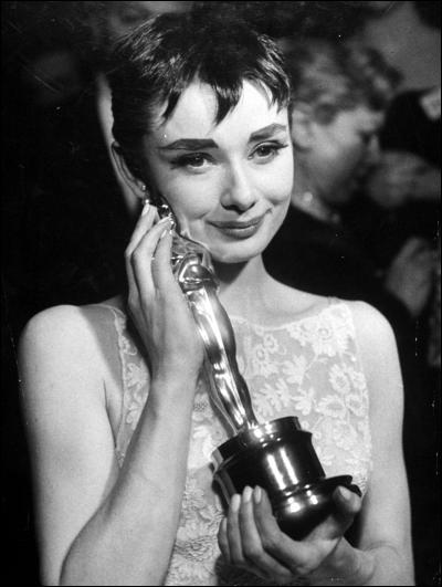 Audrey Hepburn l'a obtenu pour "Vacances romaines" en :