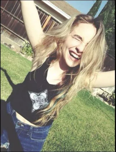 Quelle est la première chanson qu'elle a sorti en 2015 ?