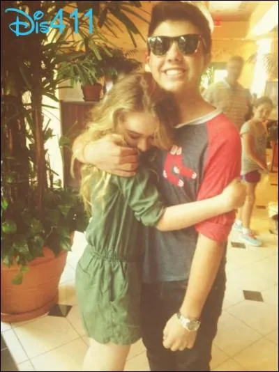 Avec qui est-elle sortie ?