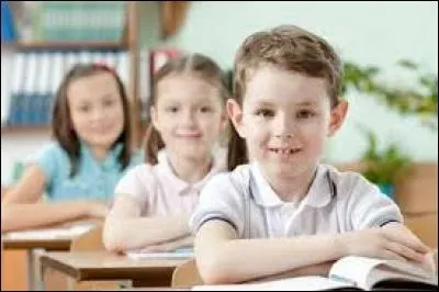 On va à l'école à :