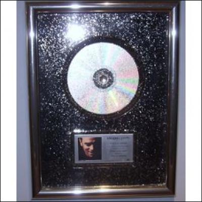 Depuis 2009, à partir de combien d'exemplaires vendus un disque est-il certifié "disque de diamant" ?