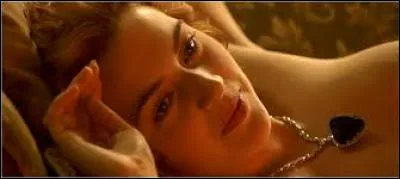 Dans le film "Titanic", qui offre à Rose DeWitt Bukater un collier avec un diamant rare et précieux appelé "Coeur de l'Océan" ?