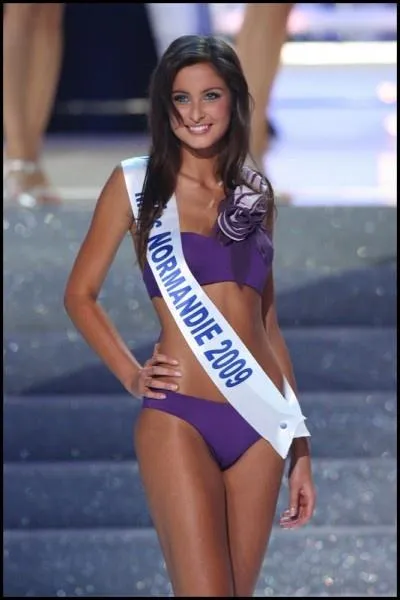 Avant de devenir miss Normandie Malika Ménard était :