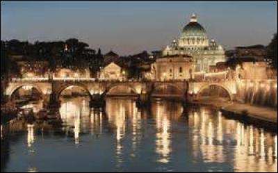 ROME - C'est la ville aux sept collines au pied desquelles coule...