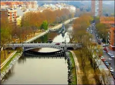 MADRID - La plus grande ville d'Espagne est l'une des seules grandes capitales européennes à ne pas être traversée par un fleuve ; cependant elle est baignée par la rivière...