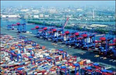 HAMBOURG - Deuxième ville allemande la plus peuplée et plus grand port, Hambourg est située...