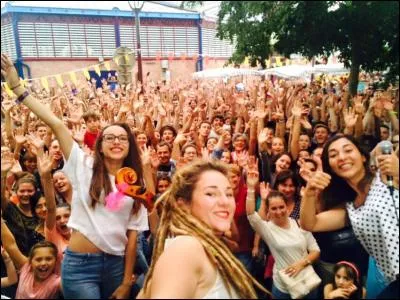 De quoi parle leur première compo "La Dalle" ?