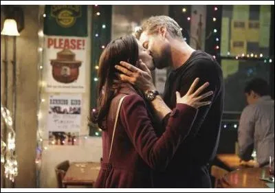 Pourquoi Mark trouve ça mal de sortir avec Lexie ?