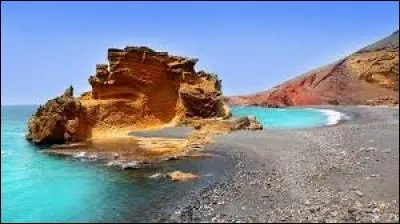A quel archipel appartiennent les îles de Tenerife, Gomera et Lanzarote ?