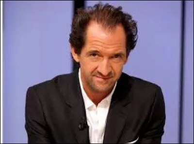 C'est un comédien et humoriste belge, il pratique l'humour absurde, il s'agit de...