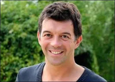 C'est un agent immobilier et animateur de télévision connu pour présenter l'émission "Maison à Vendre" sur M6 depuis 2007, il s'agit de...