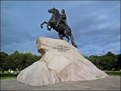 Comment a-t-on nommé Saint-Pétersbourg à l'époque soviétique ?