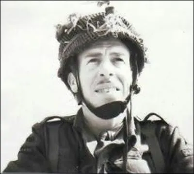 Le major Howard s'empara de Pégasus Bridge avec...hommes.