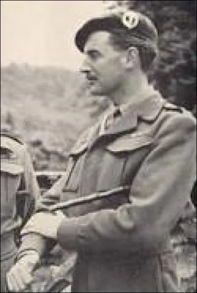 Le 6 juin à 13h, Howard entendit la cornemuse de Bill Millin de la 1re brigade des services spéciaux : qui était le commandant de cette brigade ?